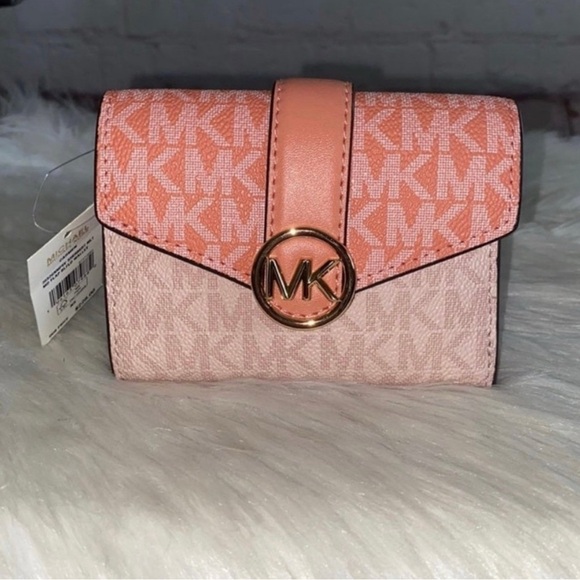 Michael Kors CARMEN 2pc Set - Picture 6 of 8